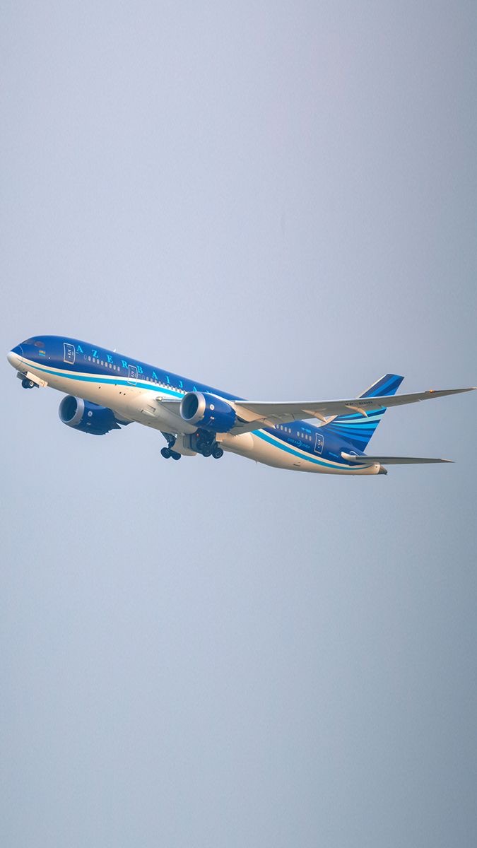 هواپیمای بوئینگ ۷۸۷ هواپیمایی آذربایجان (AZAL) در حال پرواز